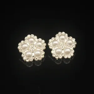 Exquisite floral rhinestone pearl button detail, perfect for DIY clothing accessories and crafts.