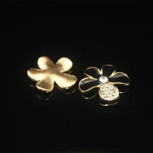 Legierung fünfblättrige Blume Anhänger mit Strass und schwarzem Emaille für Handyhülle DIY.