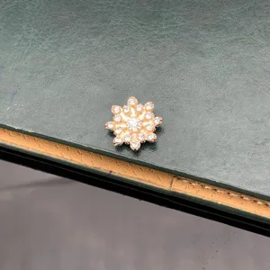 DIY rhinestone flower alloy accessory detail, perfect for handmade hair clips and phone cases.