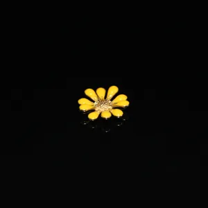 Detailed shot of a cute yellow daisy alloy accessory, perfect for phone DIY and jewelry crafts.