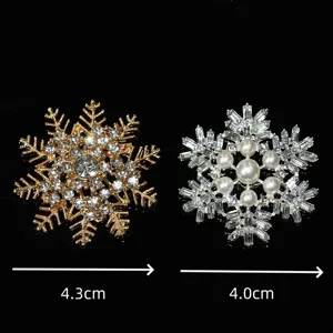 Alloy rhinestone snowflake DIY button accessory, sparkling crystal pearl winter decorative craft piece.