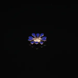 Exquisite blue enamel daisy alloy DIY charm, perfect for phone decoration and hair accessories.