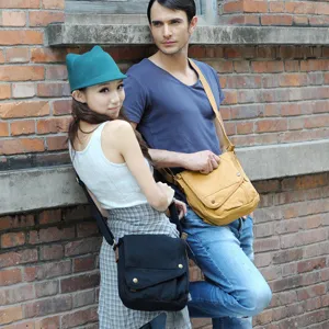 Casual canvas messenger bag for men and women, vintage retro shoulder crossbody bag, durable.