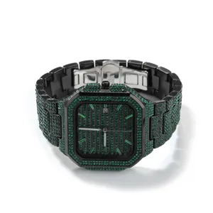 Luxus Herren Uhr, quadratische Quarzuhr mit grünen Strasssteinen im Hip-Hop Stil.
