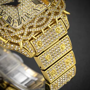 Orologio al quarzo da uomo con strass dorati di lusso, quadrante quadrato con numeri romani.