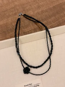 Doppelte schwarze Perlenkette mit Rosenanhänger ästhetische Kette Damen Schmuck Accessoire