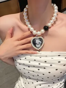 Chunky Perlenkette mit schwarzer Perle und süßem Hunde-Herzanhänger für Damen Sommertrend Mode.