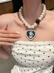 Klobige Perlenkette mit süßem Hundemotiv-Herzanhänger, stilvoller Sommerschmuck für den Hals.