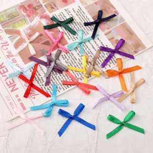Mini fiocchi in nastro colorato per accessori per capelli fai da te, artigianato e decorazioni.