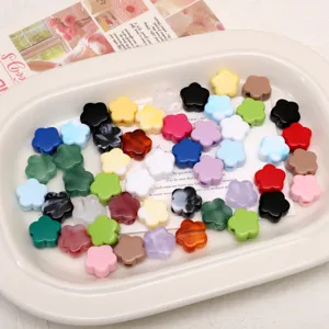 Cuentas sueltas de acrílico en forma de flor de cinco pétalos para hacer pulseras DIY