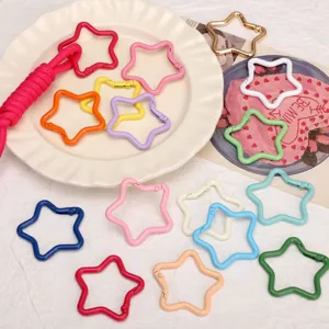 Bunte lackierte Stern Federhaken Metall Karabiner DIY Schlüsselanhänger Taschen Zubehör Schmuck