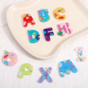 Kleurrijke acryl alfabet letter hangers DIY bedels voor handgemaakte sieraden armbanden kettingen