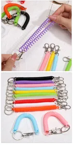Porte-clés ressort coloré cordon en spirale charme de sac à dos vue détaillée