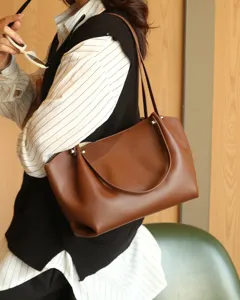 Stylish women's genuine leather tote shoulder bag, top cowhide large capacity handbag.