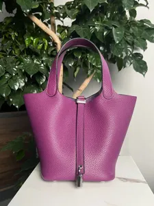 Sac à main seau en cuir véritable violet avec poignées supérieures et cadenas pour femmes chic