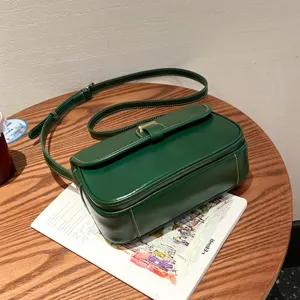 Grüne echte Leder Damen Umhängetasche stilvolle minimalistische Retro Satteltasche