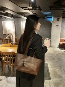 Genuine leather retro brown tote bag for women, large capacity soft leather shoulder bag.