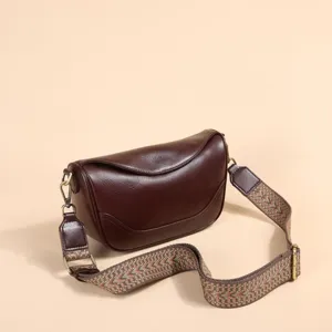 Bolso bandolera de cuero genuino para mujer, bolso dumpling retro elegante con correa tejida.
