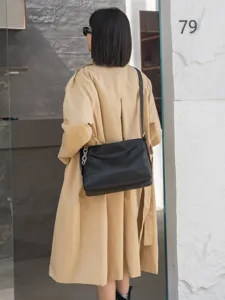Borsa a tracolla in vera pelle nera da donna, borsa a spalla in pelle con catena.