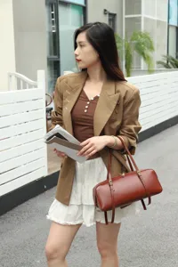 Genuine leather retro cylinder shoulder bag for women, elegant baguette underarm bag daily use.