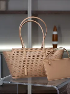 Grand sac cabas en cuir ajouré avec pochette assortie élégant sac à main de créateur