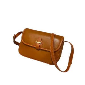 Elegante braune Ledertasche für Damen, vielseitige Umhängetasche im Retro-Saddle-Stil.