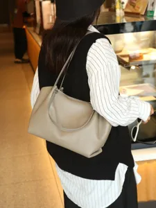 Women genuine leather tote bag fashionable large capacity shoulder bag for daily use
