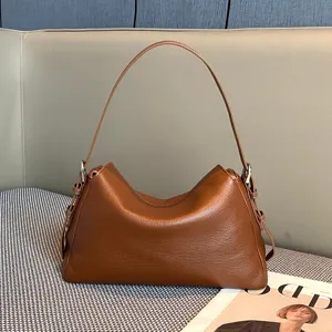 Borsa a Spalla Vintage in Vera Pelle Marrone Borsa Hobo in Pelle di Vacchetta Dettaglio