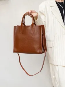 Borsa tote vintage in pelle marrone, grande borsa con manico superiore e tracolla regolabile.