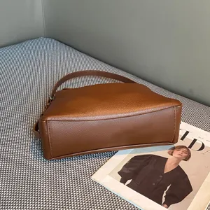 Borsa a tracolla marrone in vera pelle da donna, borsa vintage elegante per uso quotidiano.