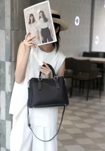 Sac à main noir en cuir véritable pour femme, élégant sac bandoulière quotidienne.