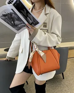 Bolso de mano de cuero genuino con detalle de bufanda elegante, bolso bandolera elegante.
