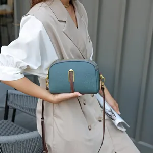 Elegante borsa a tracolla da donna in pelle con forma a cupola per uso quotidiano