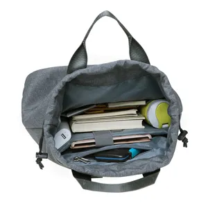 Sac a dos de loisirs gris en polyester avec cordon et compartiment pour ordinateur.