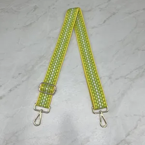 Sangle de sac de rechange en toile avec quincaillerie dorée et longueur réglable pour bandoulière.
