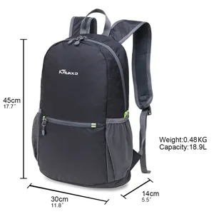 Dettagli dello zaino pieghevole in nylon impermeabile con tasche a rete e doppie zip.