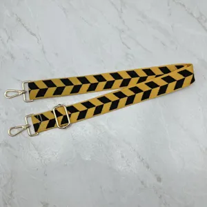 Tracolla di ricambio larga in tela resistente con motivo a chevron giallo e nero.