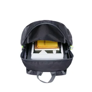 Zaino pieghevole in nylon impermeabile con grande capacità, ideale per viaggi e uso quotidiano.