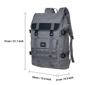 Zaino da viaggio grigio resistente con scomparti multipli e cinghie regolabili per uso.