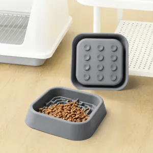 Siliconen anti-schrok hondenbak en likmat met zuignappen voor langzaam en gezond eten.