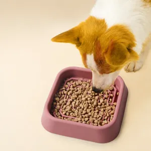 Siliconen antischrokbak voor honden interactieve labyrint voerbak roze kleur voor huisdier