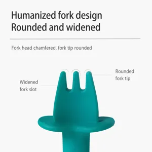 Fourchette d'apprentissage en silicone pour bébé avec dents élargies et bouts arrondis.