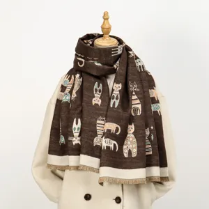 Detailansicht des niedlichen Katzen-Print Herbst Winter warmen Kaschmirschals mit Fransen.