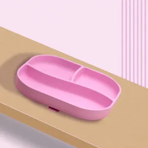Assiette à ventouse en silicone pour bébé, plat divisé antidérapant de couleur rose.