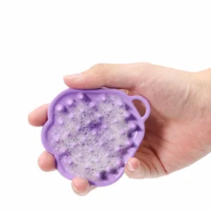 Brosse de massage du cuir chevelu en silicone pour le lavage des cheveux, poils doux et relaxants.