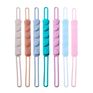 Buntes Silikon Baby Schnullerband Set mit niedlichen Fruchtmustern in Frontansicht.