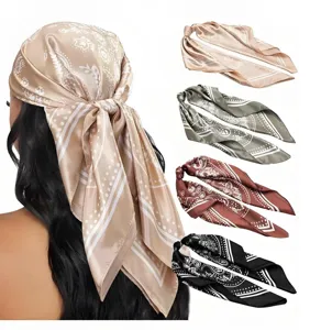 Foulard carré en satin style cache-mire pour femme élégant accessoire de cheveux chic.