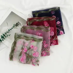 Écharpe en résille brodée de fleurs châle élégant en nylon long foulard ethnique pour femme