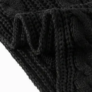 Nahaufnahme des schwarzen grobgestrickten Damen-Wärmeschals zeigt feine Struktur.