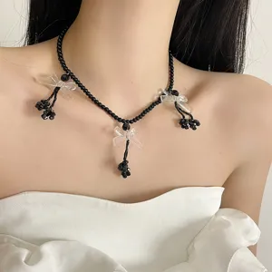Collana girocollo di perle gothic punk Y2K con ciondoli fiocco trasparenti dettaglio.